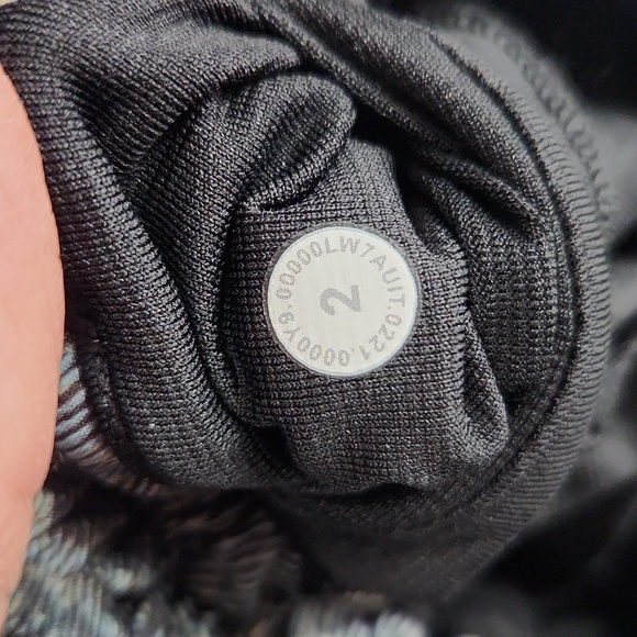 Lululemon Hotty Hot Shorts in Digital Oasis Grey Multi / True Navy - Picture 5 of 5